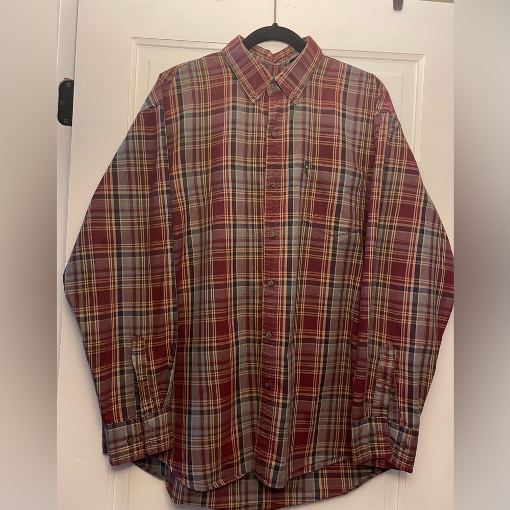 Long sleeve plaid shirt great for the fall or year round